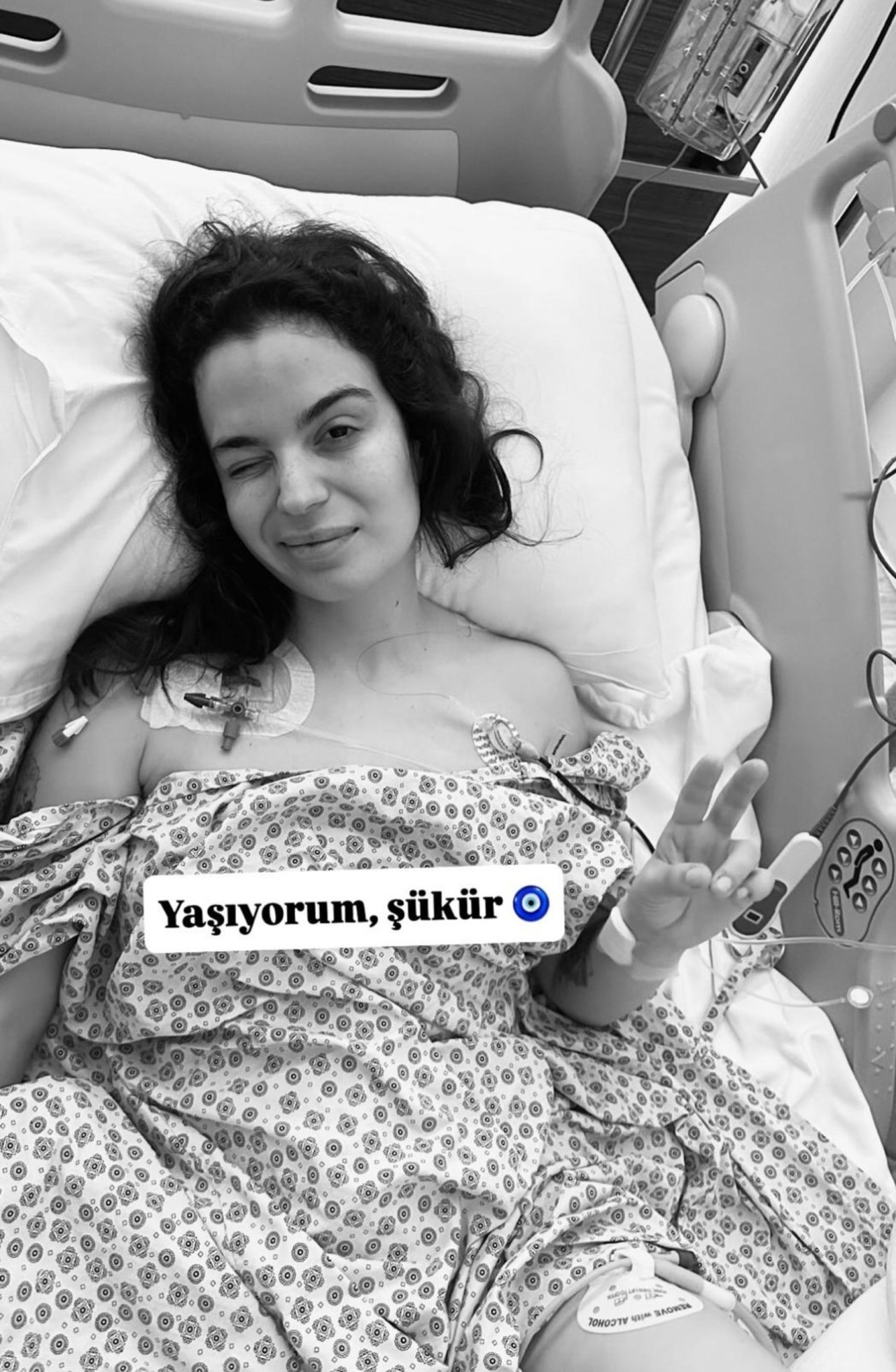 Aktrisa həkimin səhvinə görə 6 dəfə əməliyyat keçirdi